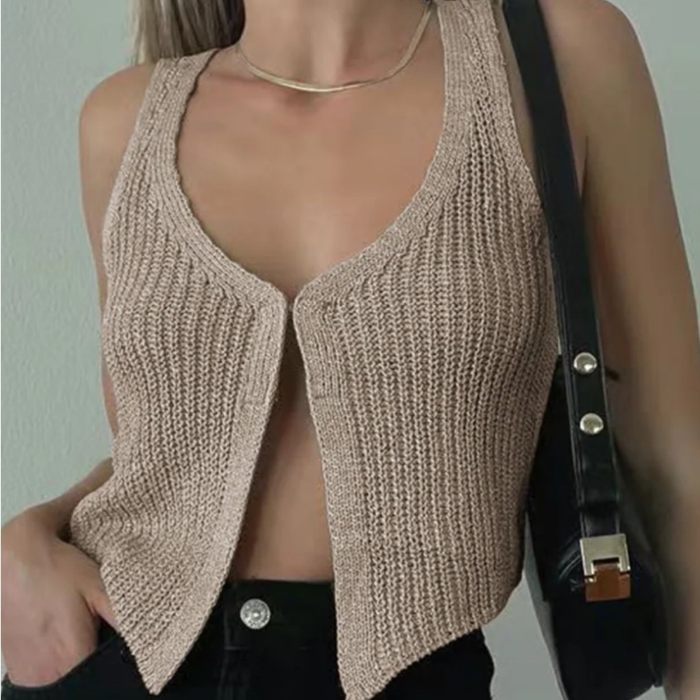 Commense knit style clasp top